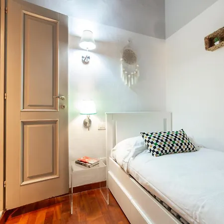 Downtown Colourful Flat Close To The Railway Florence Exterior photo